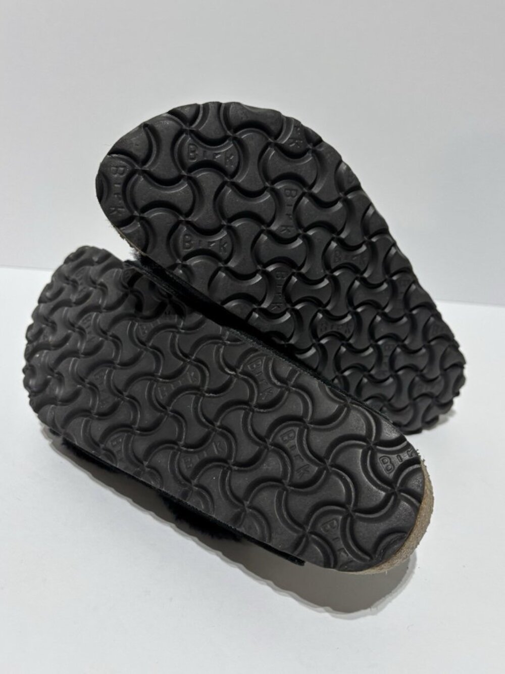 Birkenstock Women’s Arizona Shearling Sandals Black, Size US 6 Narrow, EUR 37 - Picture 5 of 6